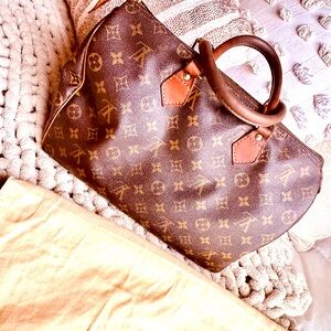 Guaranteed Authentic - Vintage speedy 35 handbag with keys and lock